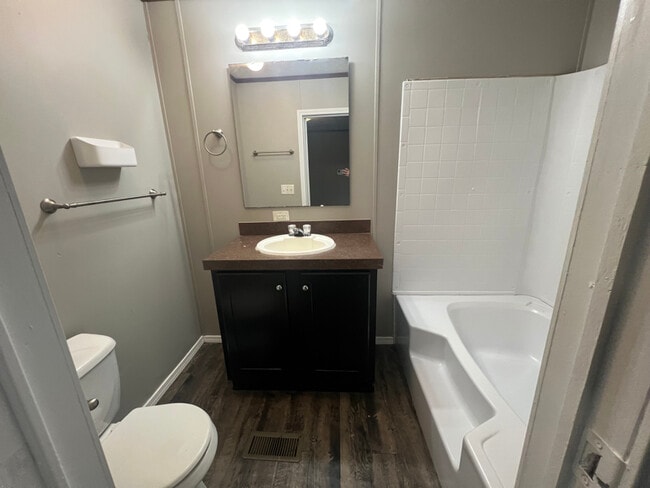 58 Locust St, Hopkinsville, KY 42240 - photo 2