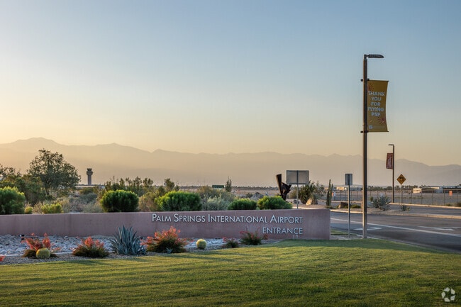 Catch your next flight from the Palm Springs International Airport near Vista Norte.