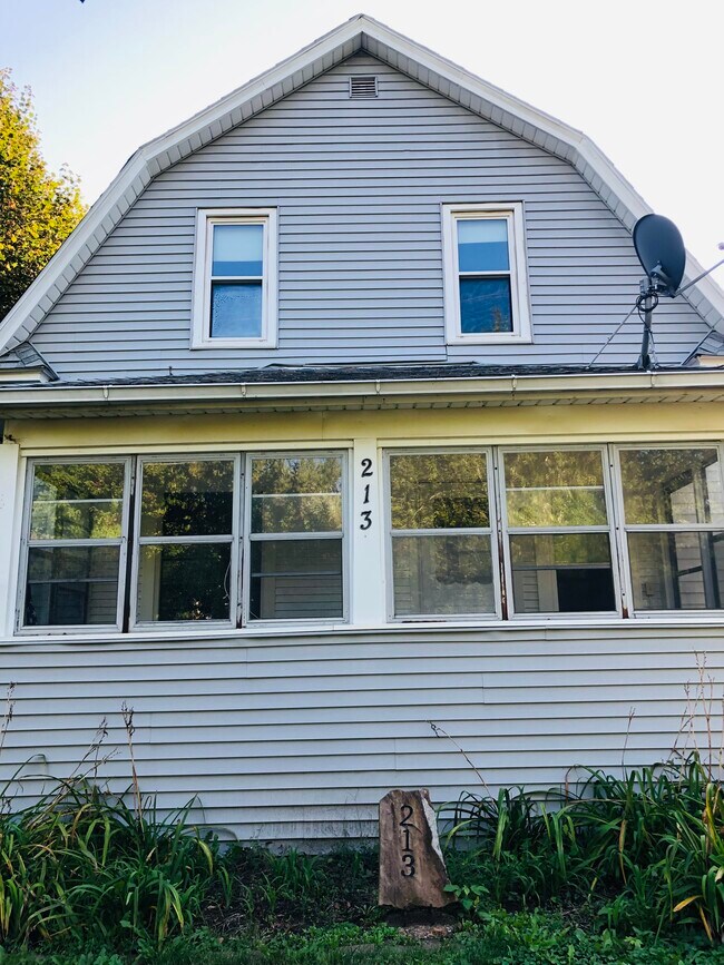 213 Moir St, Waterloo, IA 50701 - photo 2