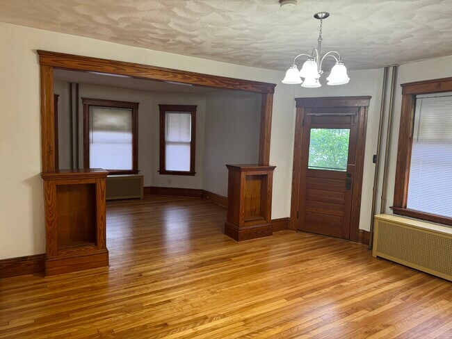 49 Houghton St unit 1, Worcester, MA 01604 - photo 5