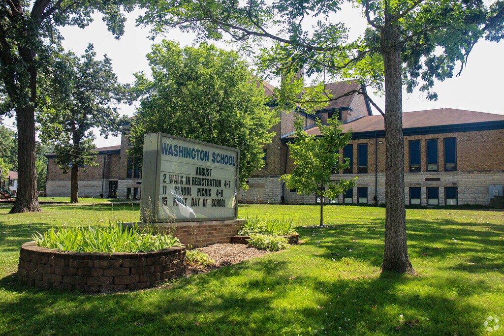 Washington Elementary School provides education in the neighborhood of 
Elgin.