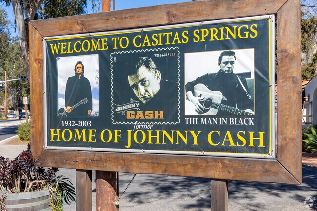 Johnny Cash is known to live in the Oak View Area.