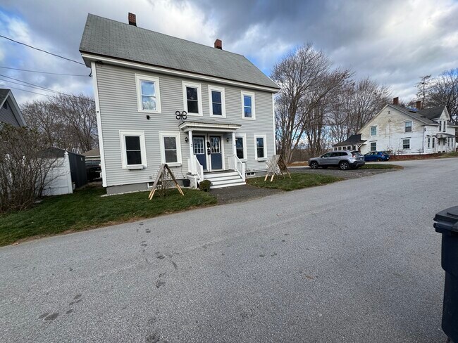 4 Library St unit 4 Library St, Allenstown, NH 03275 - photo 2