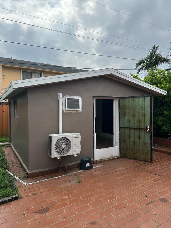 1150 W 28th St unit EFFICIENCY REAR LEFT, Hialeah, FL 33010 - photo 1