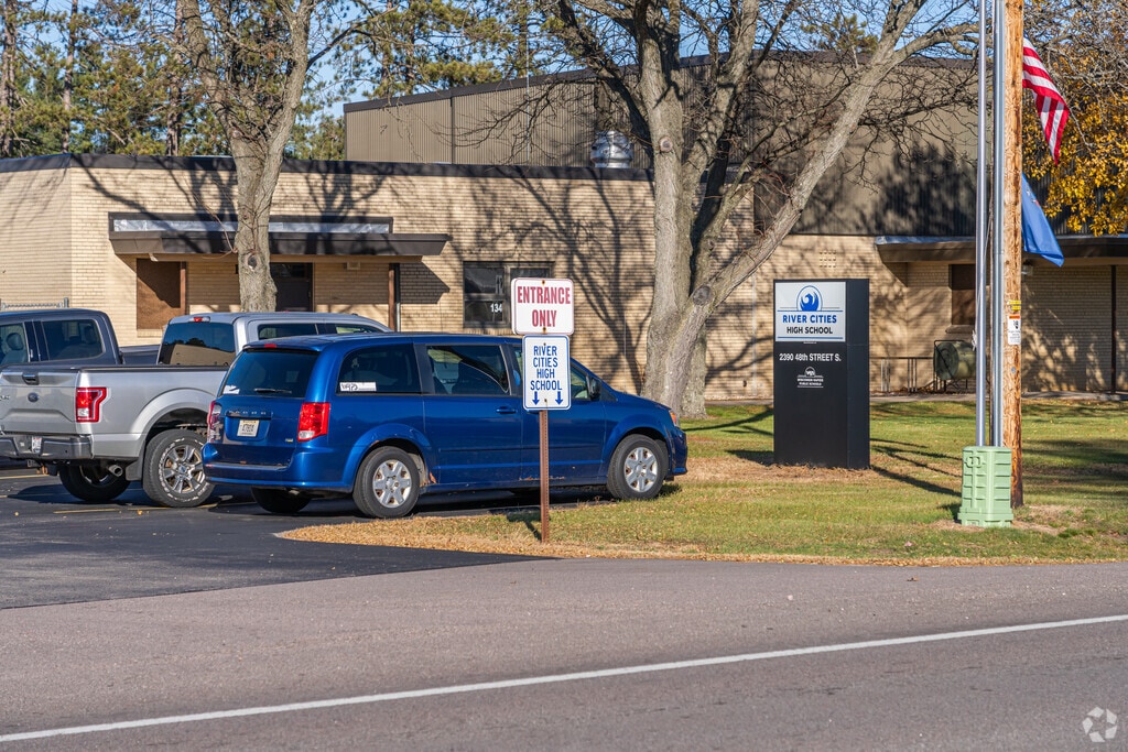 River Cities High School  has great teachers and staff.