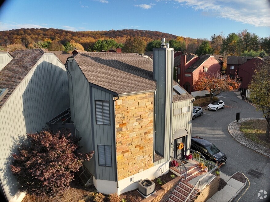 29 Trafalgar Ct, Hackettstown, NJ 07840 - photo 2