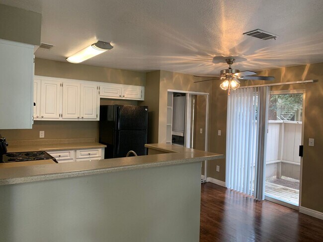 Foxwood Apartment Homes, Fresno, CA 93710 - photo 5