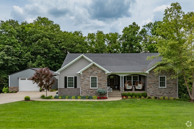 Single family traditional homes have over 10 acres of land for privacy in Shepherdsville.