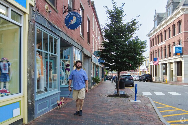 The historic Downtown Bath is a short drive away from Georgetown with lots of shopping options.