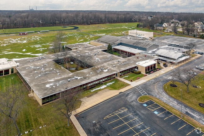 Learwood Middle School challenges students by offering an all encompassing curriculum.