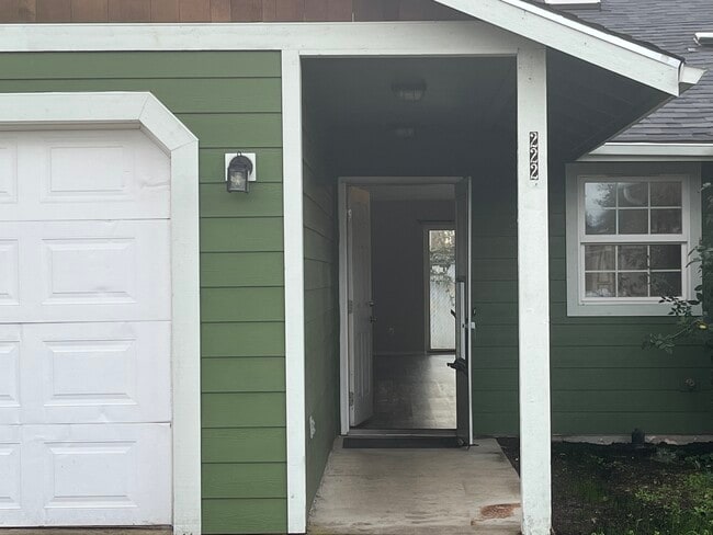 222 Chapman Ln, Springfield, OR 97478 - photo 2