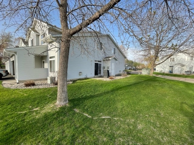 2103 Parkway Ave, Shakopee, MN 55379 - photo 3