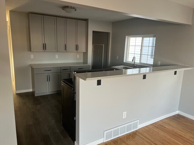 1020 Aurora Ave unit 1020 Aurora Ave, Saint Paul, MN 55104 - photo 5