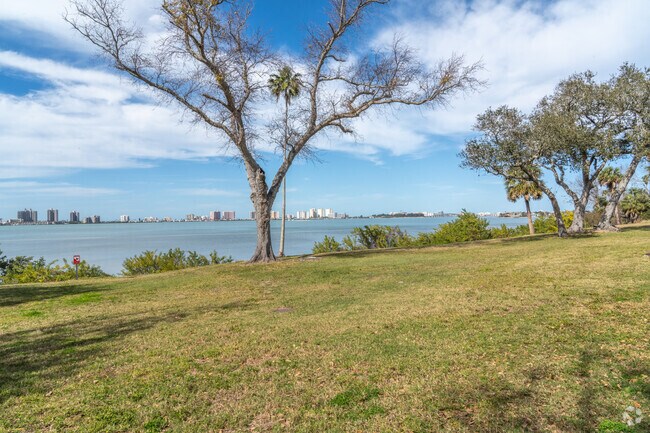 Hallett Park is a waterfront park perfect for a long walk on a nice breezy day.