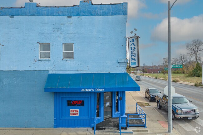Residents flock to Jaden's Diner for lunch and dinner.