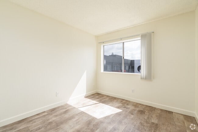 636 N HILL PLACE, Los Angeles, CA 90012 - photo 7