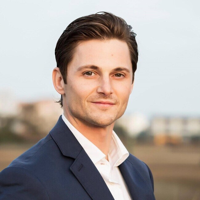 Agent Photo