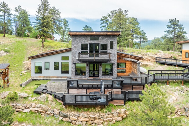 Modern homes in Homestead may utilize a variety of materials, such as stone, wood, and metal.