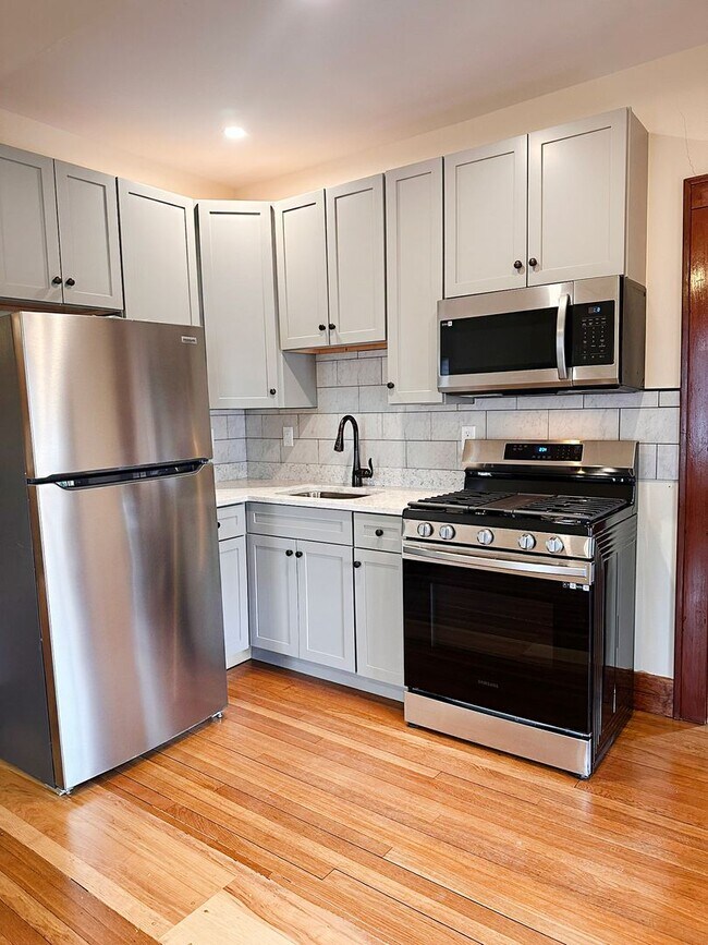 44 Drew St unit 1, Burlington, VT 05401 - photo 4