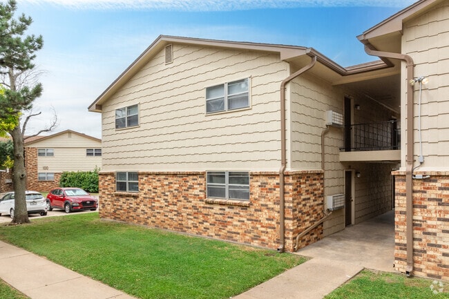 Crossland Square, Lawton, OK 73505 - photo 2