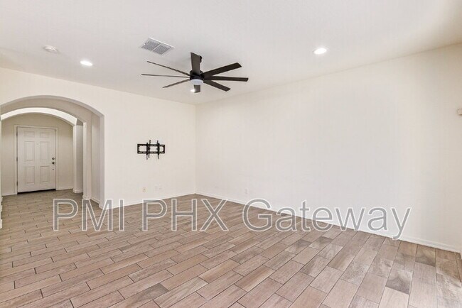 735 E Constance Way, Phoenix, AZ 85042 - photo 4