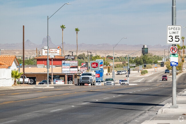 Avenue B and C, AZ has small shopping plazas and little to no traffic.