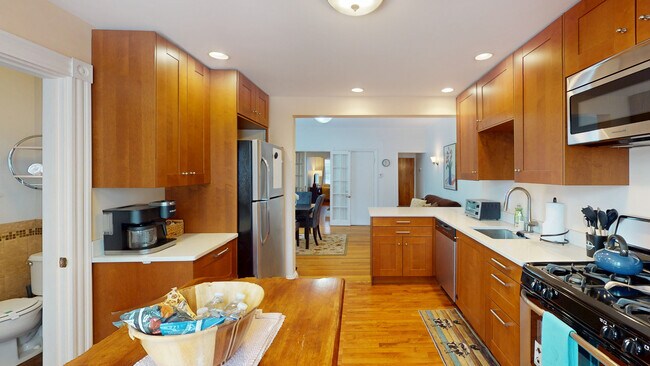 29 Montgomery St unit 1, Cambridge, MA 02140 - photo 3
