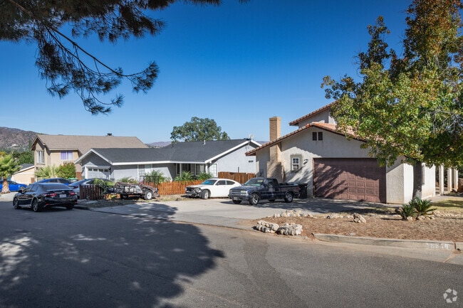 A variety of single-family homes can be seen in La Cresta.