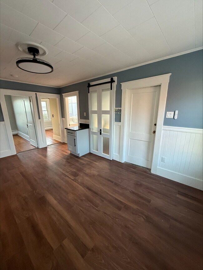 Granite counter tops throught out