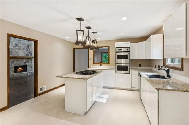 1616 Maple Ridge Dr, Suwanee, GA 30024 - photo 5