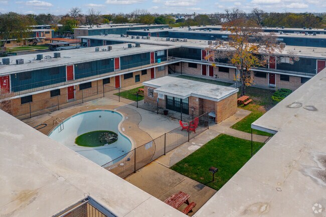 Mission Villas, San Antonio, TX 78214 - photo 2