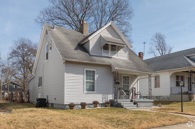 Many of the homes in Rum Village have a Cape Cod feel.