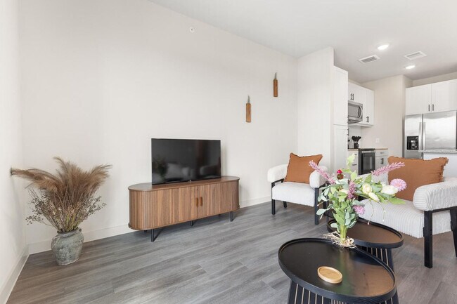 5820 1/2 Cameron Rd unit FL4-ID1303396P, Austin, TX 78723 - photo 2