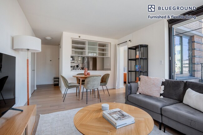 180 W 20th St unit FL8-ID1201, New York, NY 10011 - photo 2