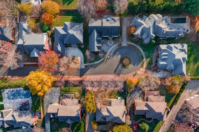 Beautiful homes encircle cul-de-sac developments near the University of Kentucky in Hollywood.