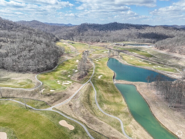 Pete Dye Golf Club in Bridgeport is perfect for golf enthusiasts seeking excellence.