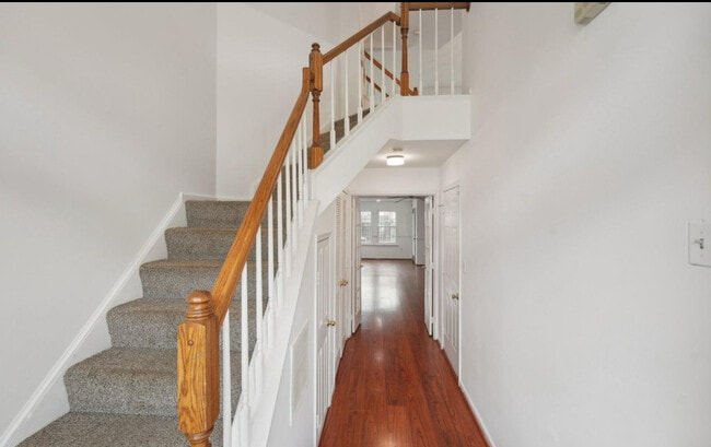 7813 Flager Cir, Manassas, VA 20109 - photo 2