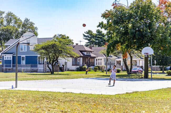 Sometimes you get the courts to yourself on a pristine day in the 12th Ward.