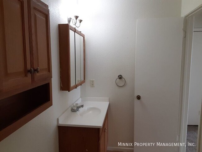 711 S Austin Ave unit 201, Tulia, TX 79088 - photo 7