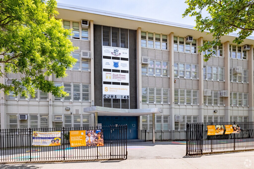 New Millennium Bronx Academy of the Arts is a middle school in Fleetwood-Concourse Village.