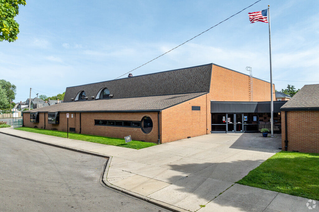 Siebert Elementary School is located in Schumacher Place, Columbus, Ohio.