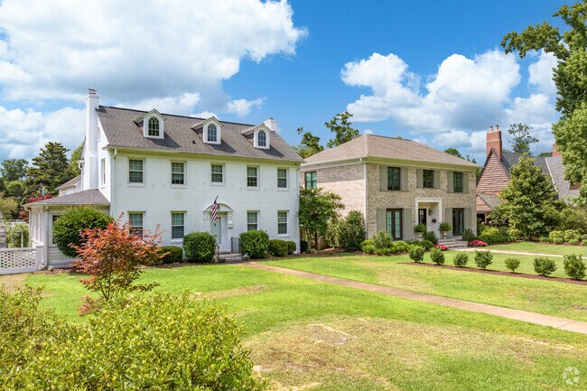 Several architectural styles can be seen in Forest Hills South.