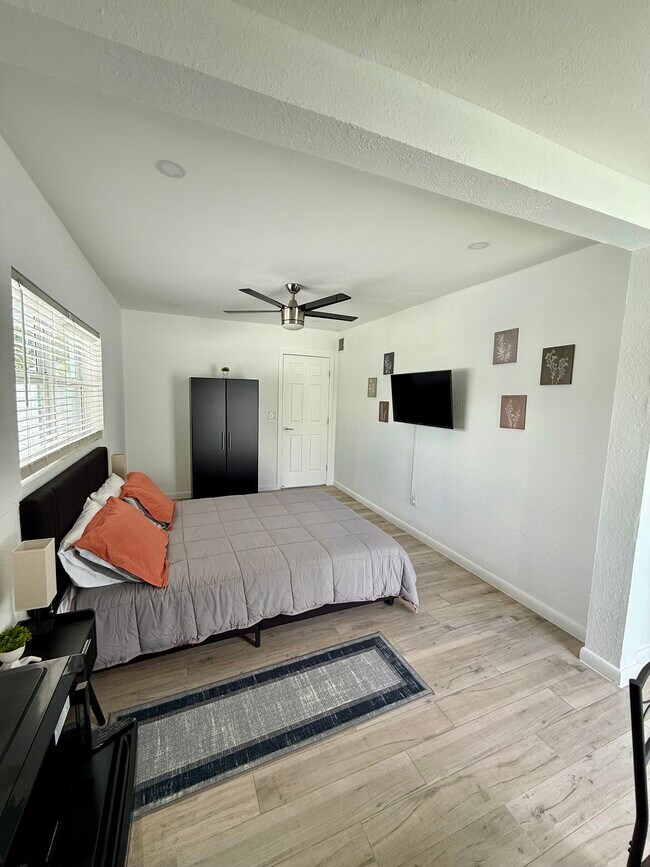 1213 NW 4th Ave, Fort Lauderdale, FL 33311 - photo 2