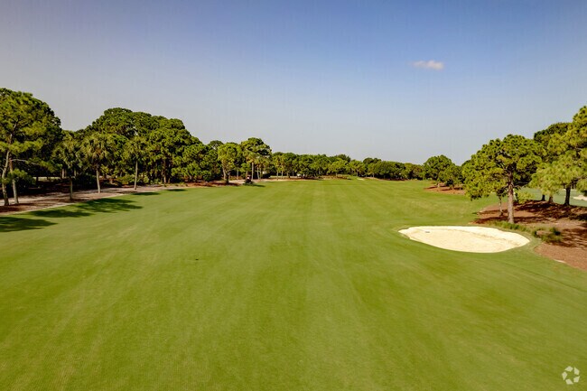 The Golfview Harbour neighborhood of Boynton Beach, FL has many golf courses nearby.