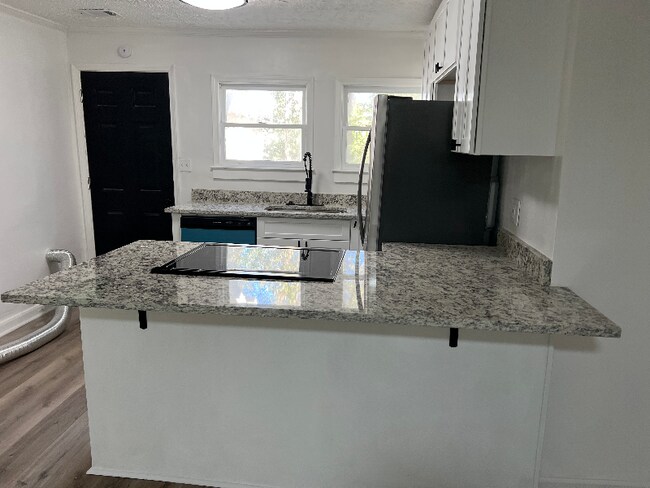 2160 Dowdell Dr, Atlanta, GA 30341 - photo 6