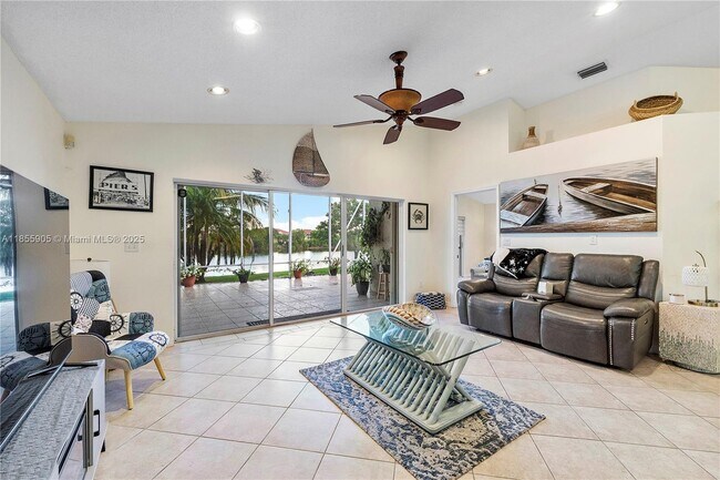 11851 SW 7th St, Pembroke Pines, FL 33025 - photo 2