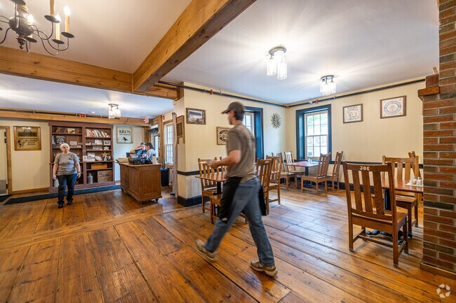 KRO's on the Common serves up breakfast for residents in Templeton, MA.