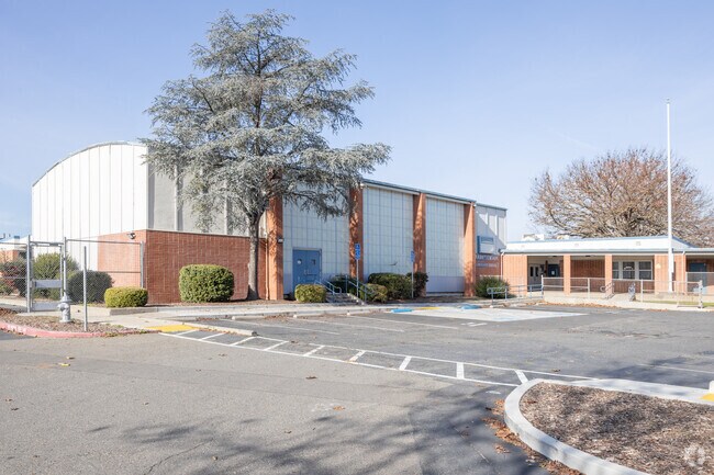 Niche gives Mark Twain Elementary a C grade for academics.