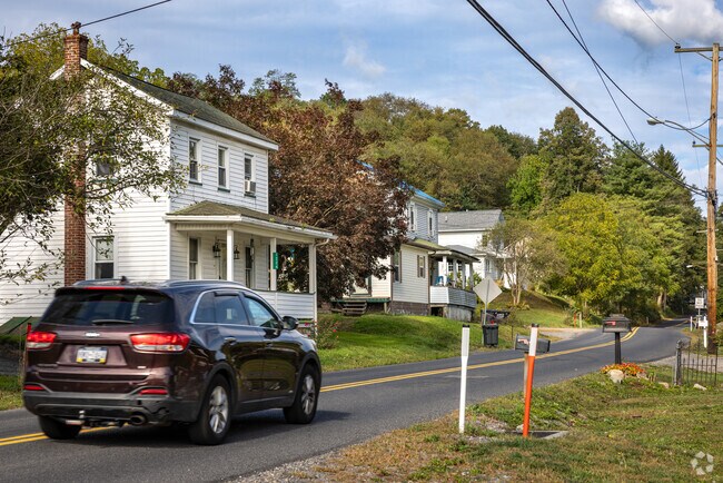 Grazierville's rural roads feature smaller homes with spacious, wrap-around yards.