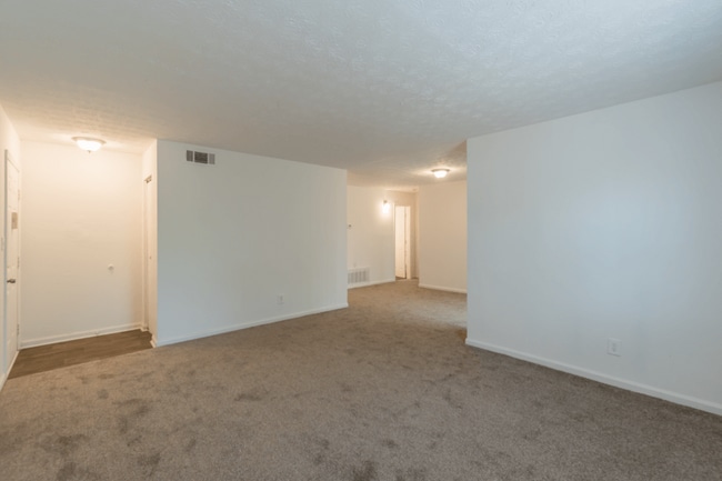 Jackson Brown Courts, Stone Mountain, GA 30083 - photo 2